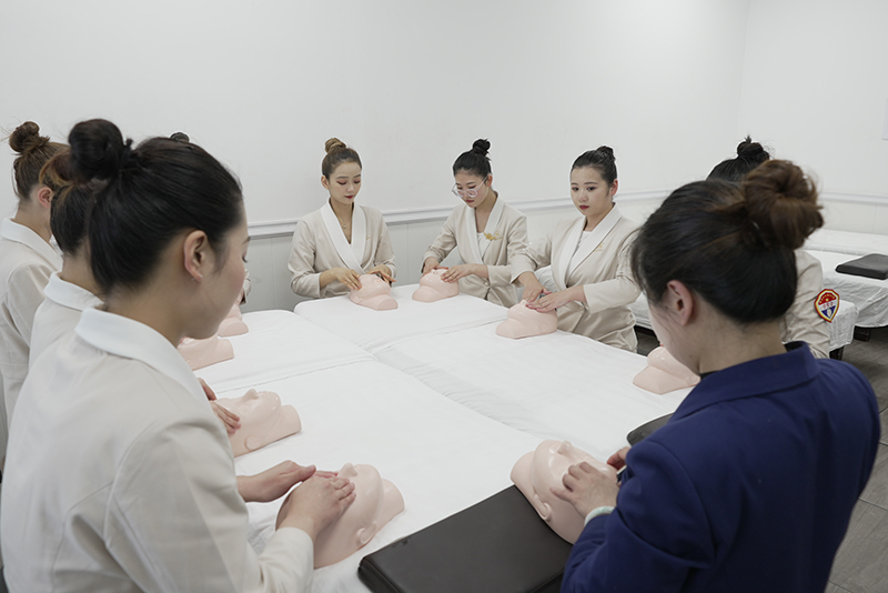 解鎖美麗新技能：學(xué)習(xí)美容的費用全解析