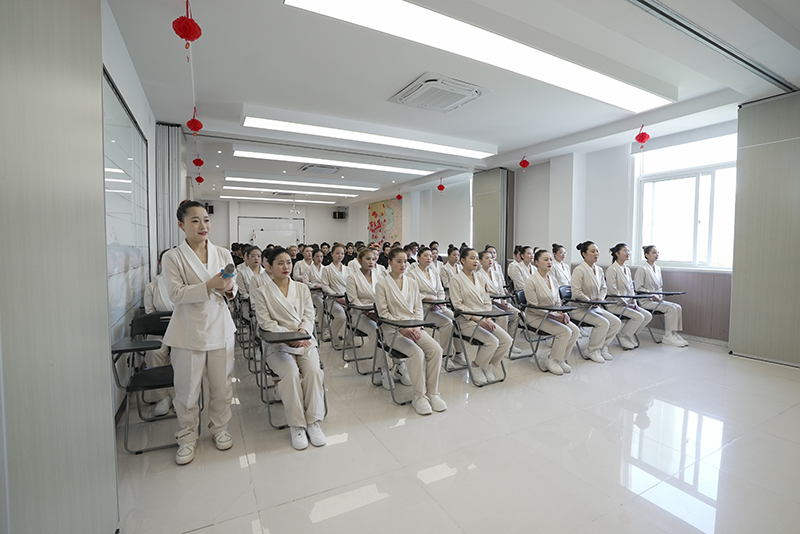 女孩子學(xué)美容：開啟美麗事業(yè)的璀璨之門